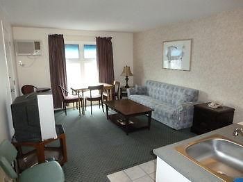 Airport Inn Lakeside Winfield Exteriör bild
